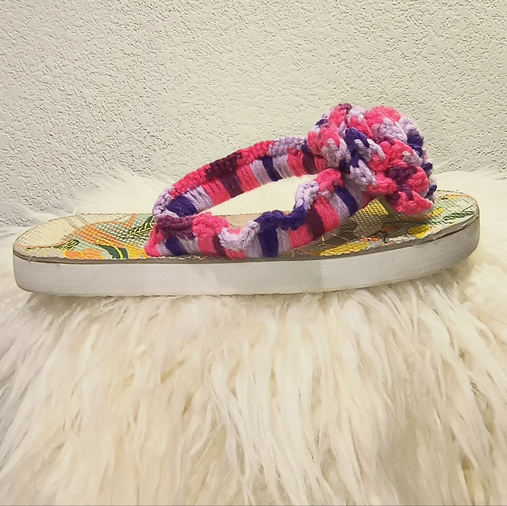 flat sandals for women.